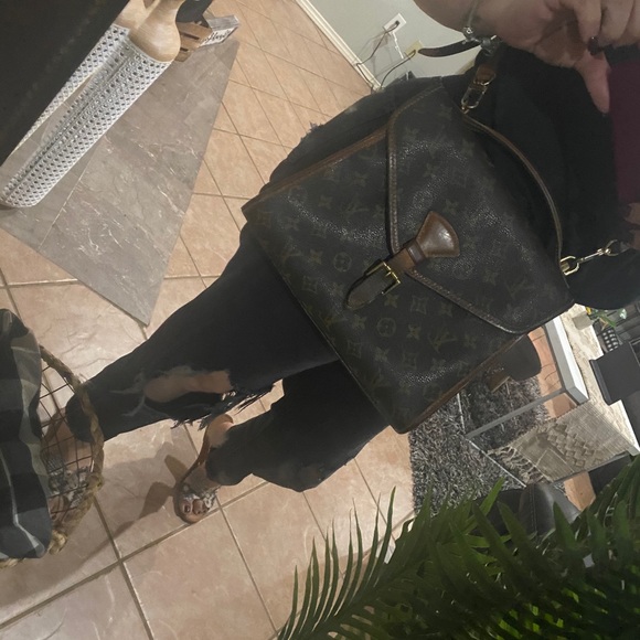 Louis Vuitton Vintage Crossbody - Picture 7 of 7